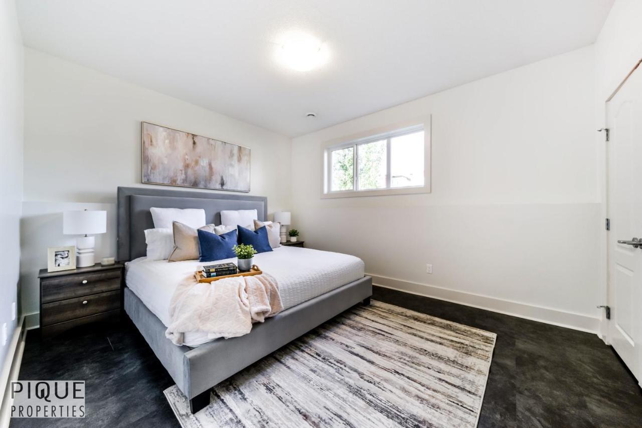 Stunning Modern Suite - King Bed - Free Parking & Netflix - Fast Wi-Fi - Long Stays Welcome Edmonton Kültér fotó