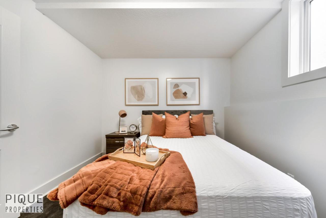 Stunning Modern Suite - King Bed - Free Parking & Netflix - Fast Wi-Fi - Long Stays Welcome Edmonton Kültér fotó